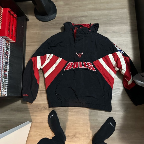 Mitchell & Ness Bulls Winter Jacket - Picture 4 of 4